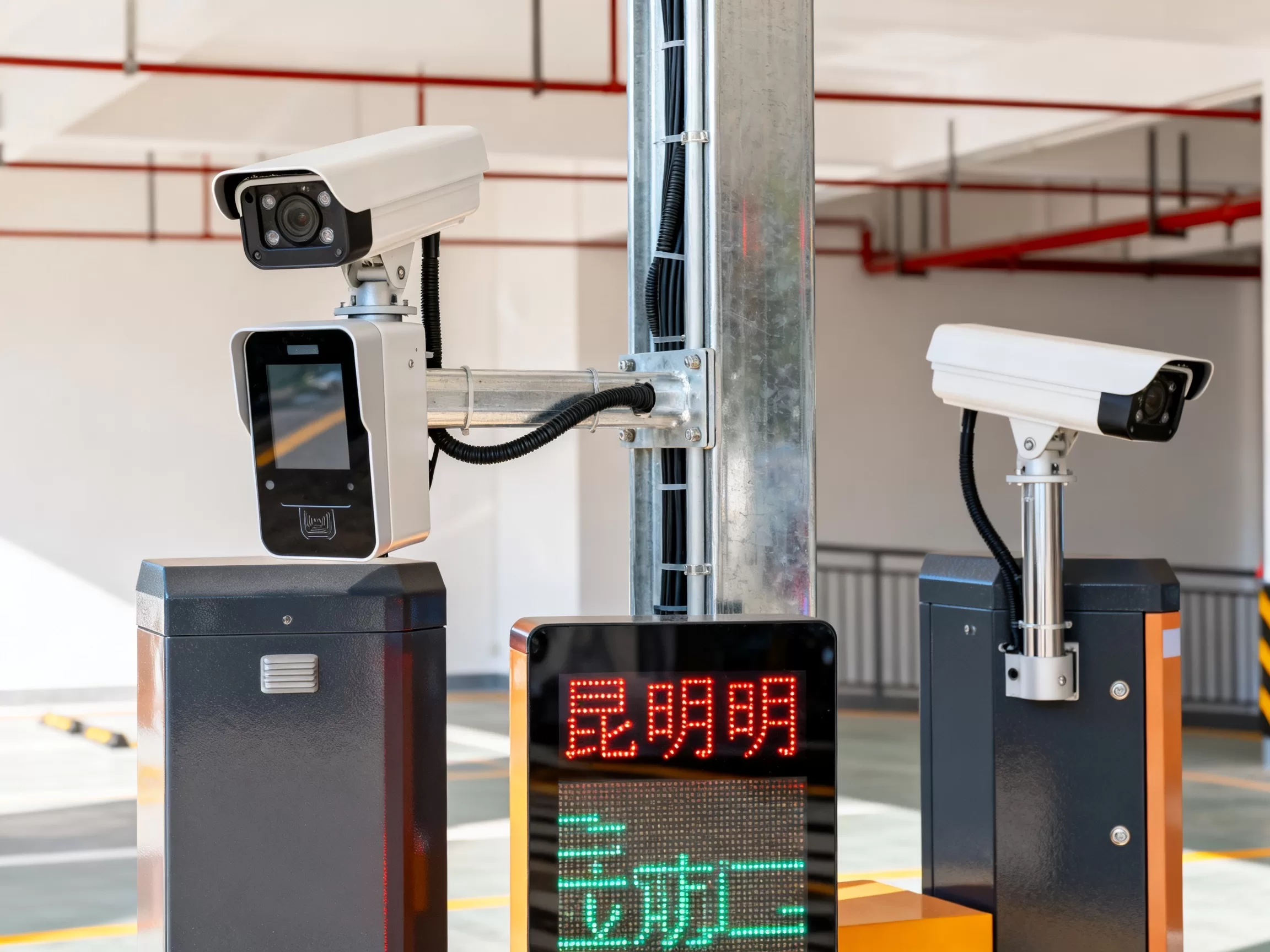 昆明停车场车牌识别收费系统安装多少钱，哪家性价比高？